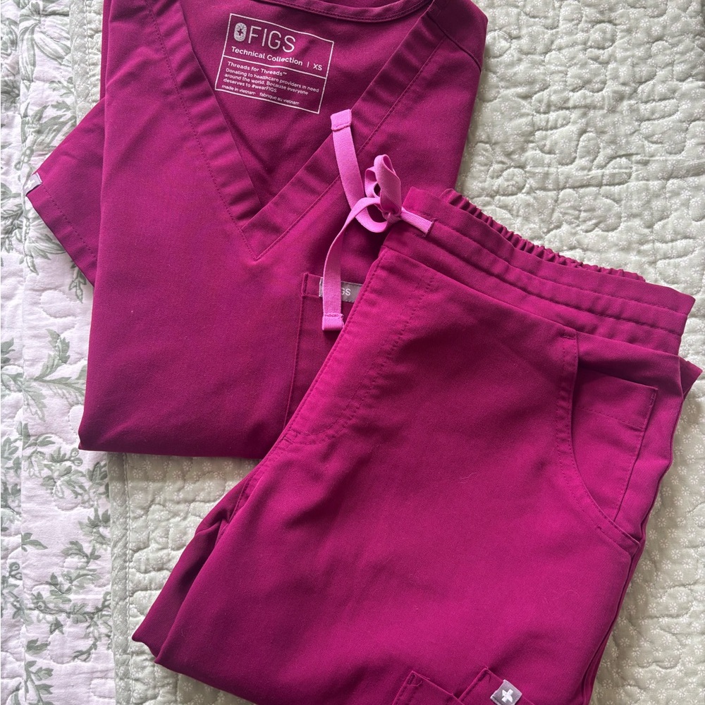 Figs Bold Magenta Scrub Set